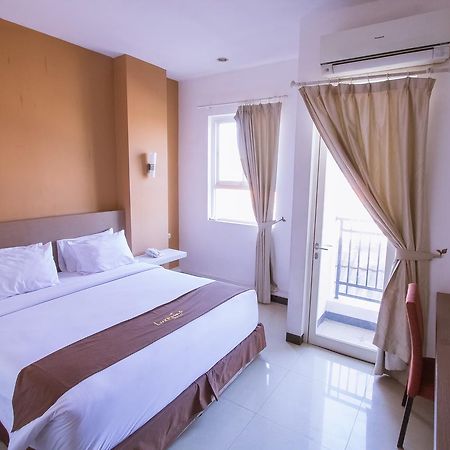 ลักซ์พอยต์ โฮเต็ล สุราบายา Hotel ภายนอก รูปภาพ