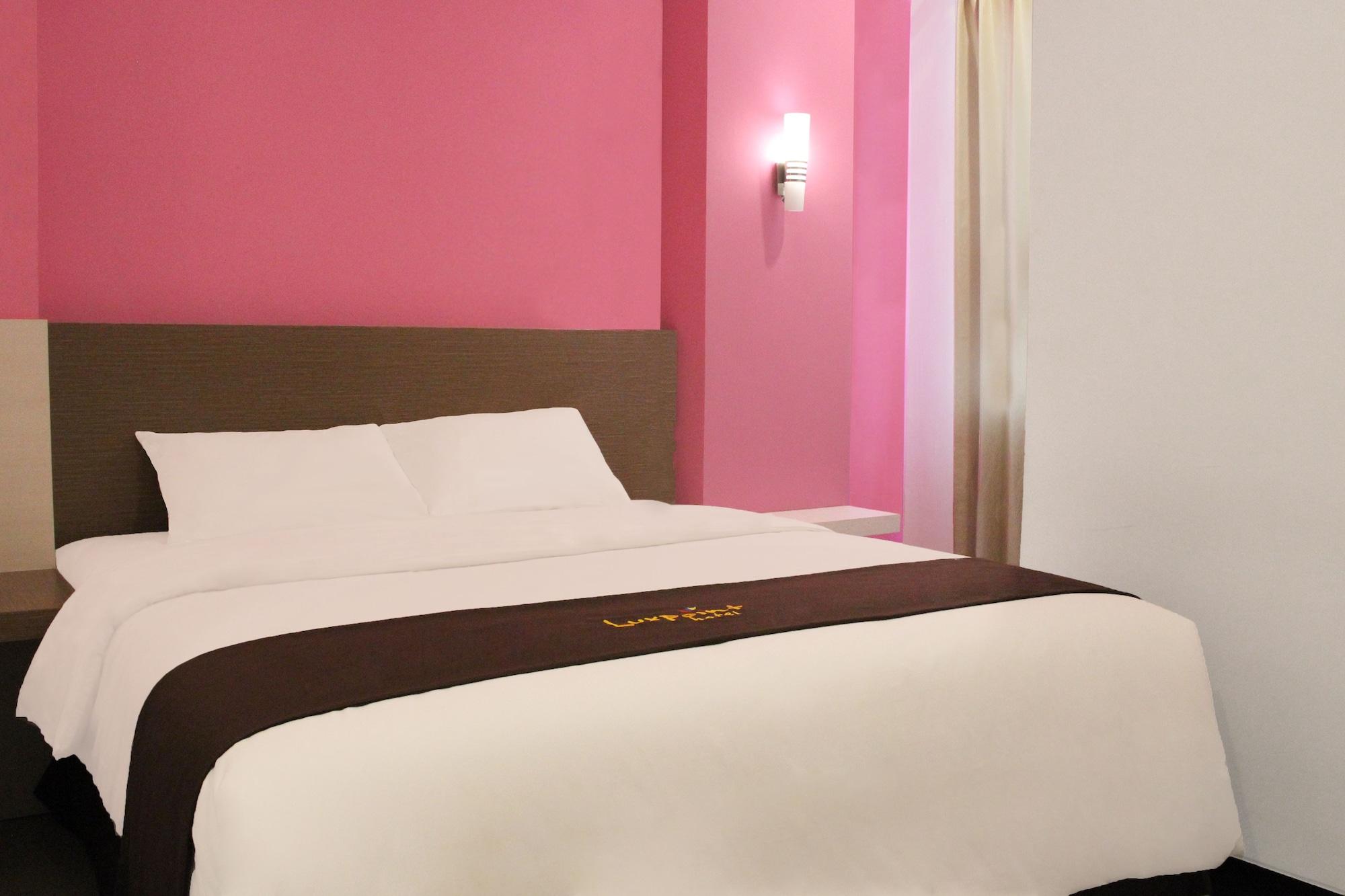 ลักซ์พอยต์ โฮเต็ล สุราบายา Hotel ภายนอก รูปภาพ