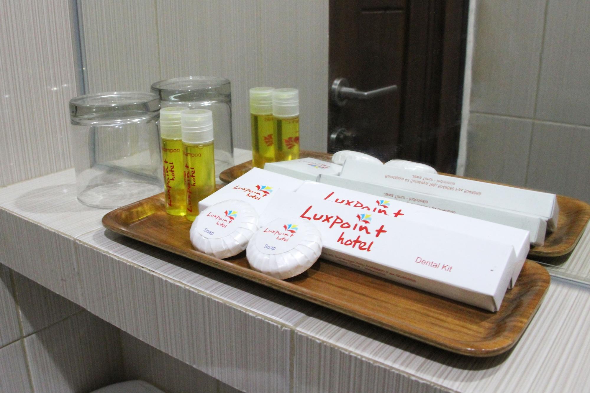 ลักซ์พอยต์ โฮเต็ล สุราบายา Hotel ภายนอก รูปภาพ