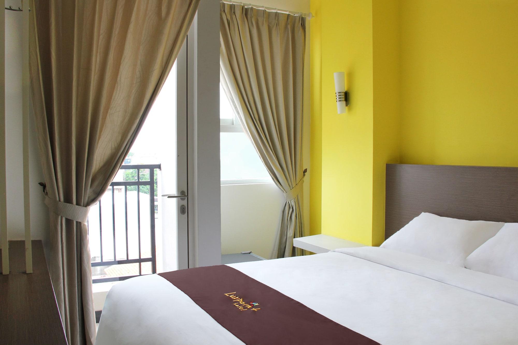 ลักซ์พอยต์ โฮเต็ล สุราบายา Hotel ภายนอก รูปภาพ