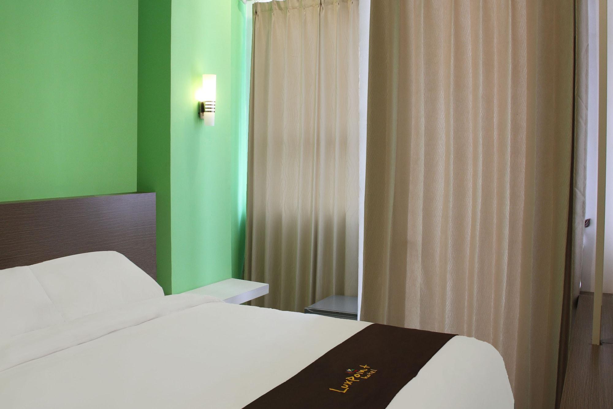 ลักซ์พอยต์ โฮเต็ล สุราบายา Hotel ภายนอก รูปภาพ