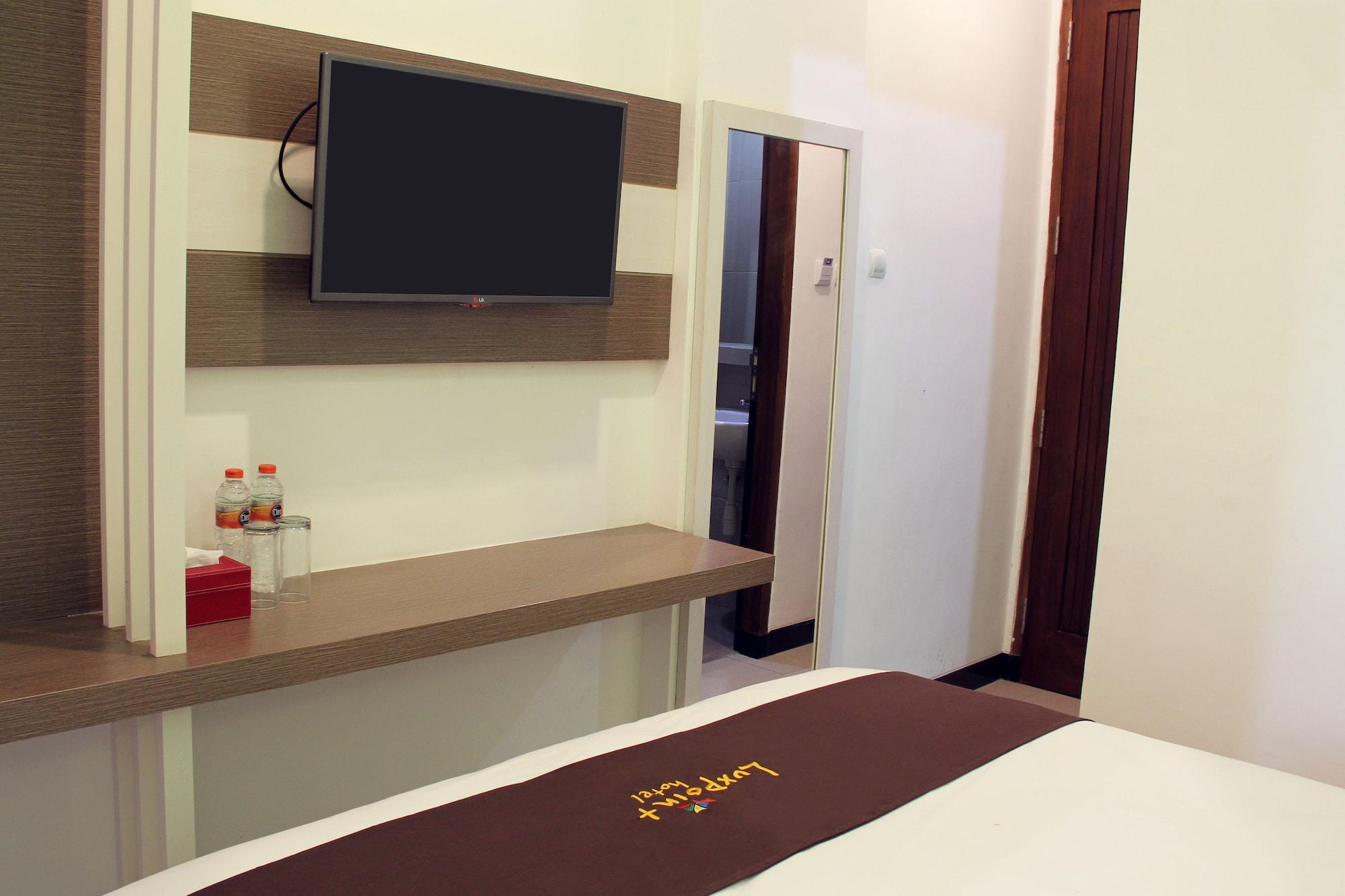 ลักซ์พอยต์ โฮเต็ล สุราบายา Hotel ภายนอก รูปภาพ