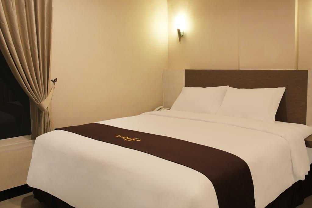 ลักซ์พอยต์ โฮเต็ล สุราบายา Hotel ภายนอก รูปภาพ