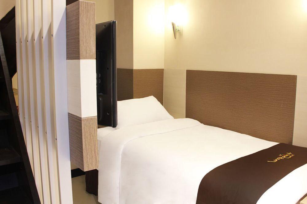 ลักซ์พอยต์ โฮเต็ล สุราบายา Hotel ภายนอก รูปภาพ