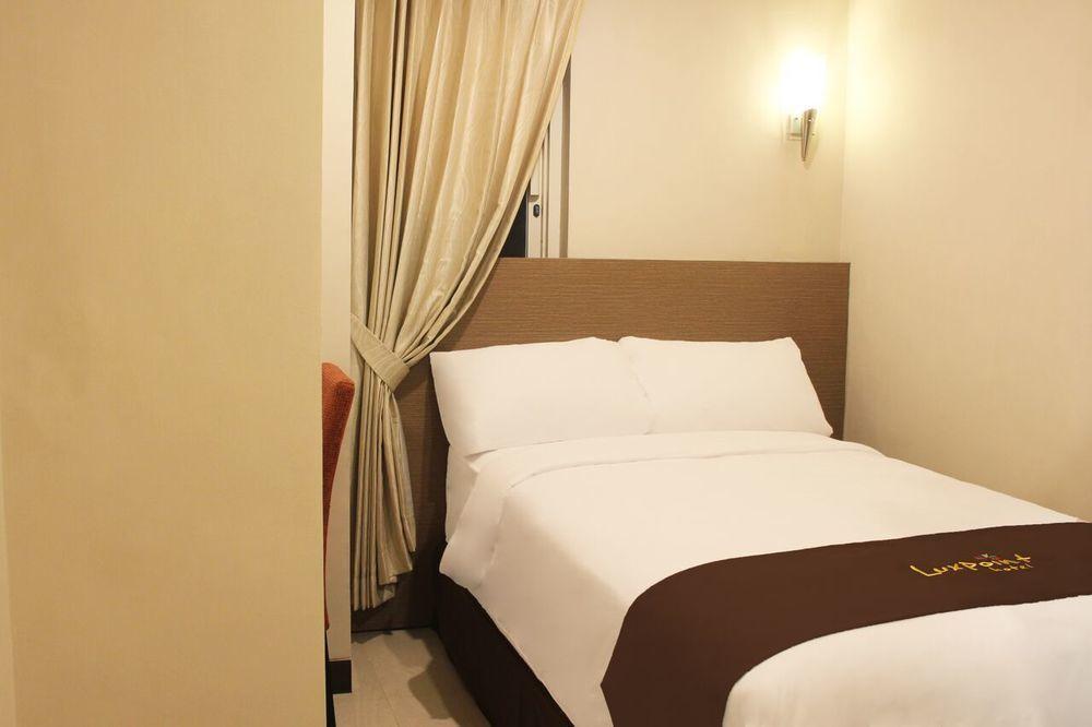 ลักซ์พอยต์ โฮเต็ล สุราบายา Hotel ภายนอก รูปภาพ