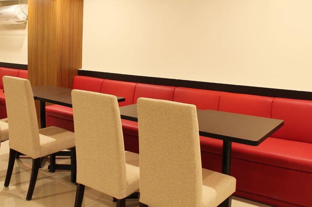 ลักซ์พอยต์ โฮเต็ล สุราบายา Hotel ภายนอก รูปภาพ