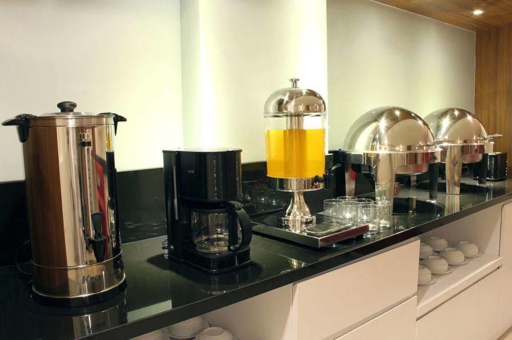 ลักซ์พอยต์ โฮเต็ล สุราบายา Hotel ภายนอก รูปภาพ