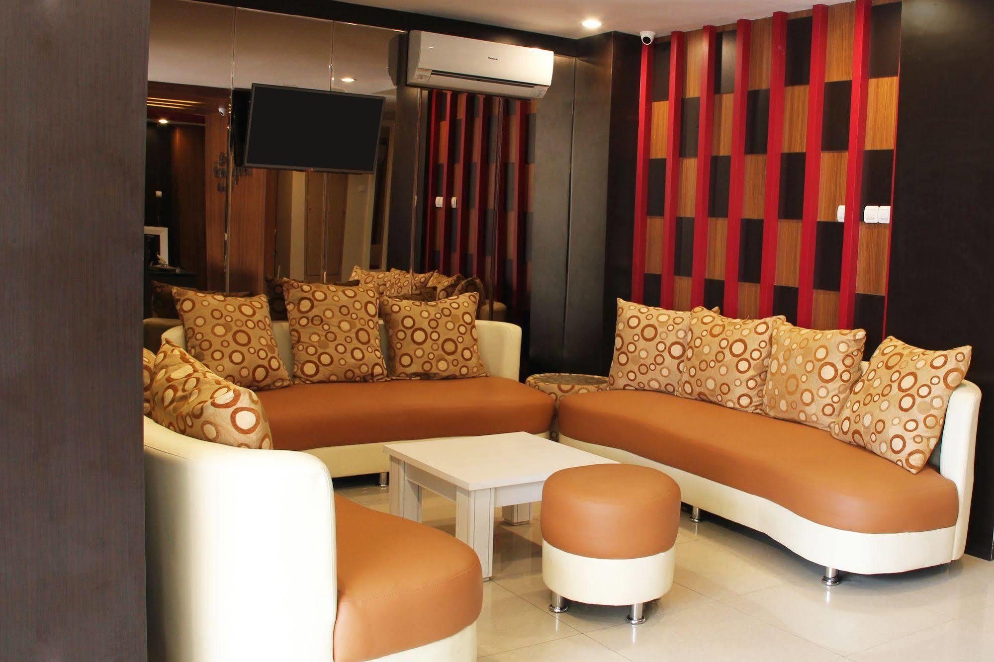 ลักซ์พอยต์ โฮเต็ล สุราบายา Hotel ภายนอก รูปภาพ