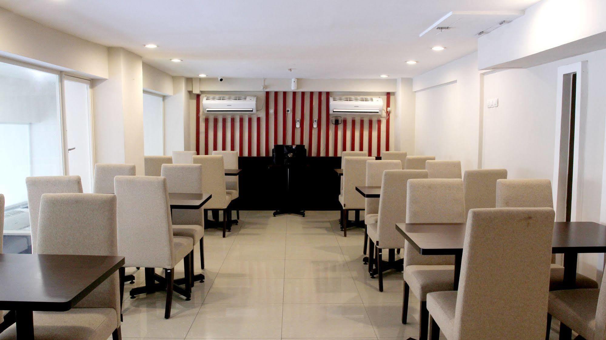 ลักซ์พอยต์ โฮเต็ล สุราบายา Hotel ภายนอก รูปภาพ