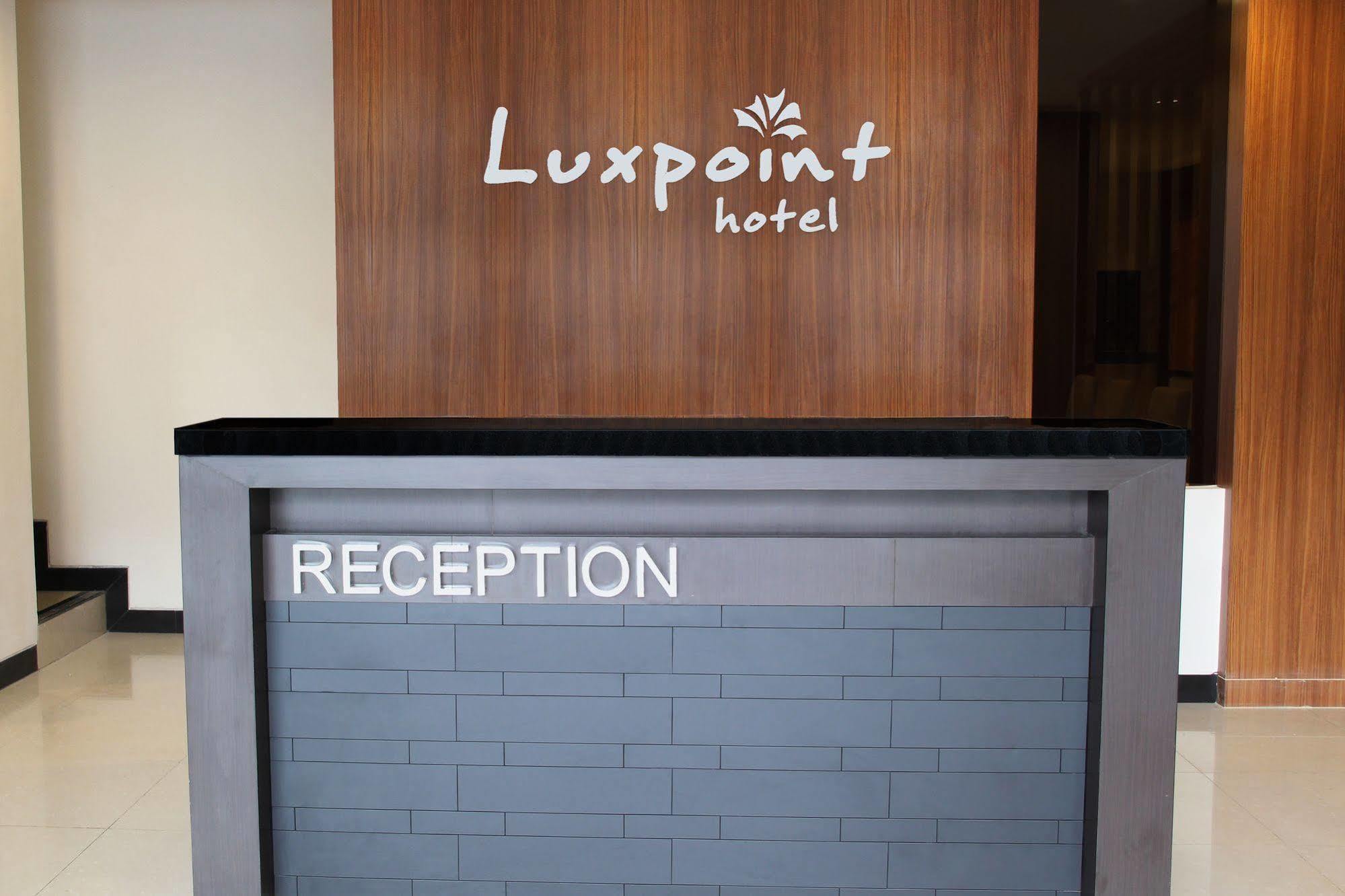 ลักซ์พอยต์ โฮเต็ล สุราบายา Hotel ภายนอก รูปภาพ