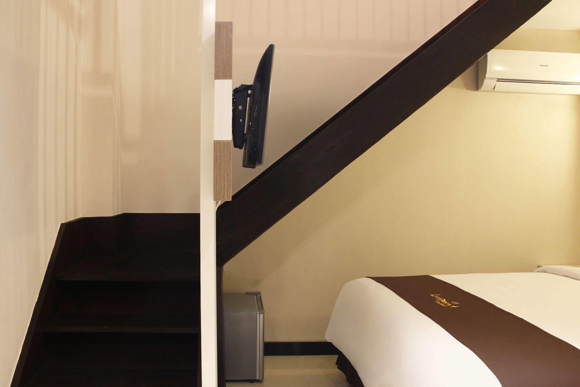 ลักซ์พอยต์ โฮเต็ล สุราบายา Hotel ภายนอก รูปภาพ